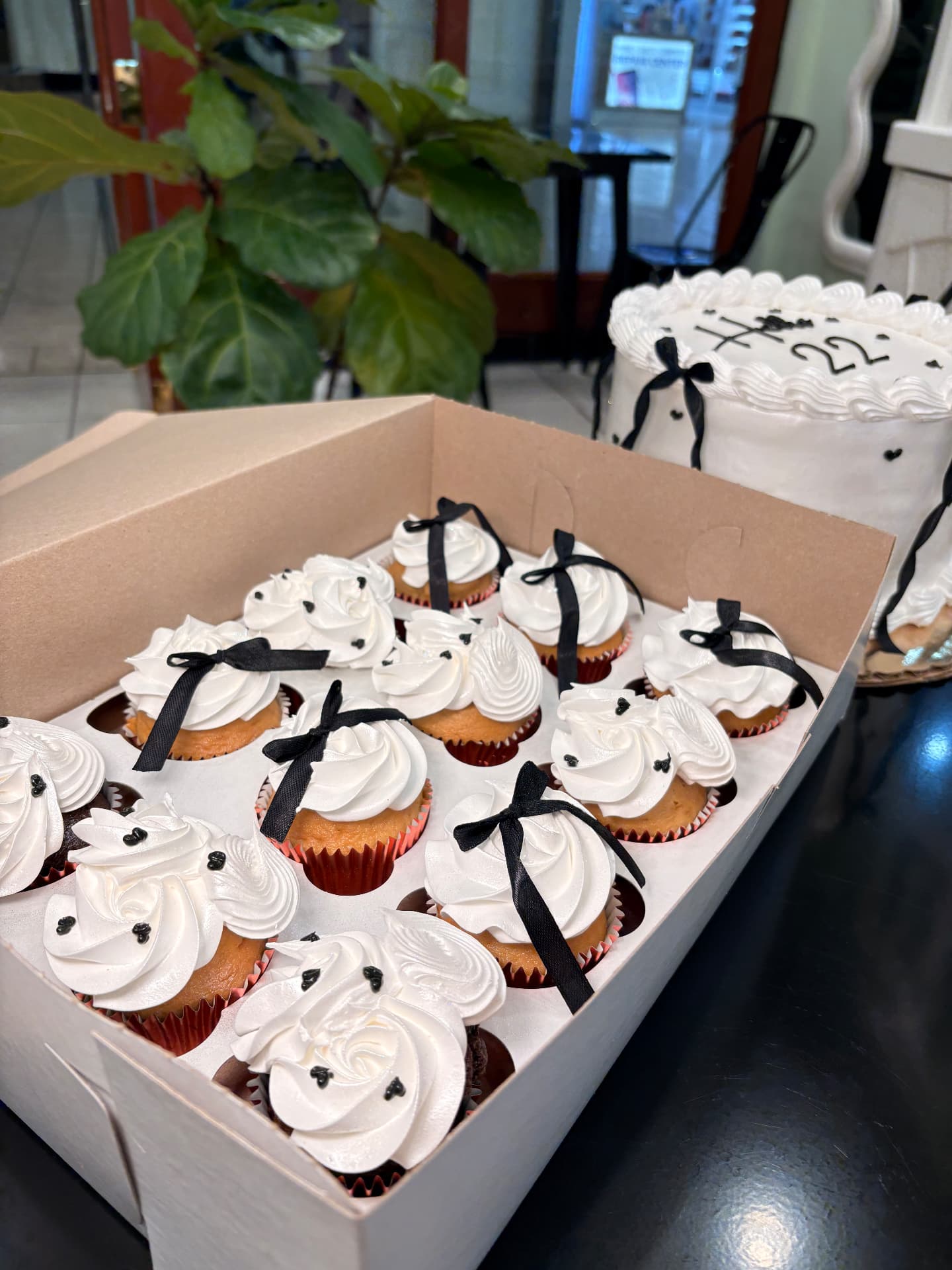 Royal icing cookies and cupcakes 5